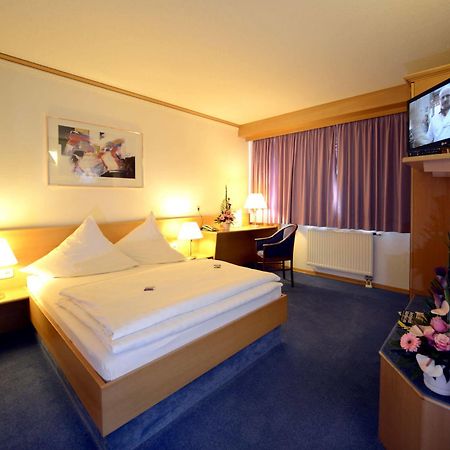 Hotel Bavaria ブレーナ エクステリア 写真