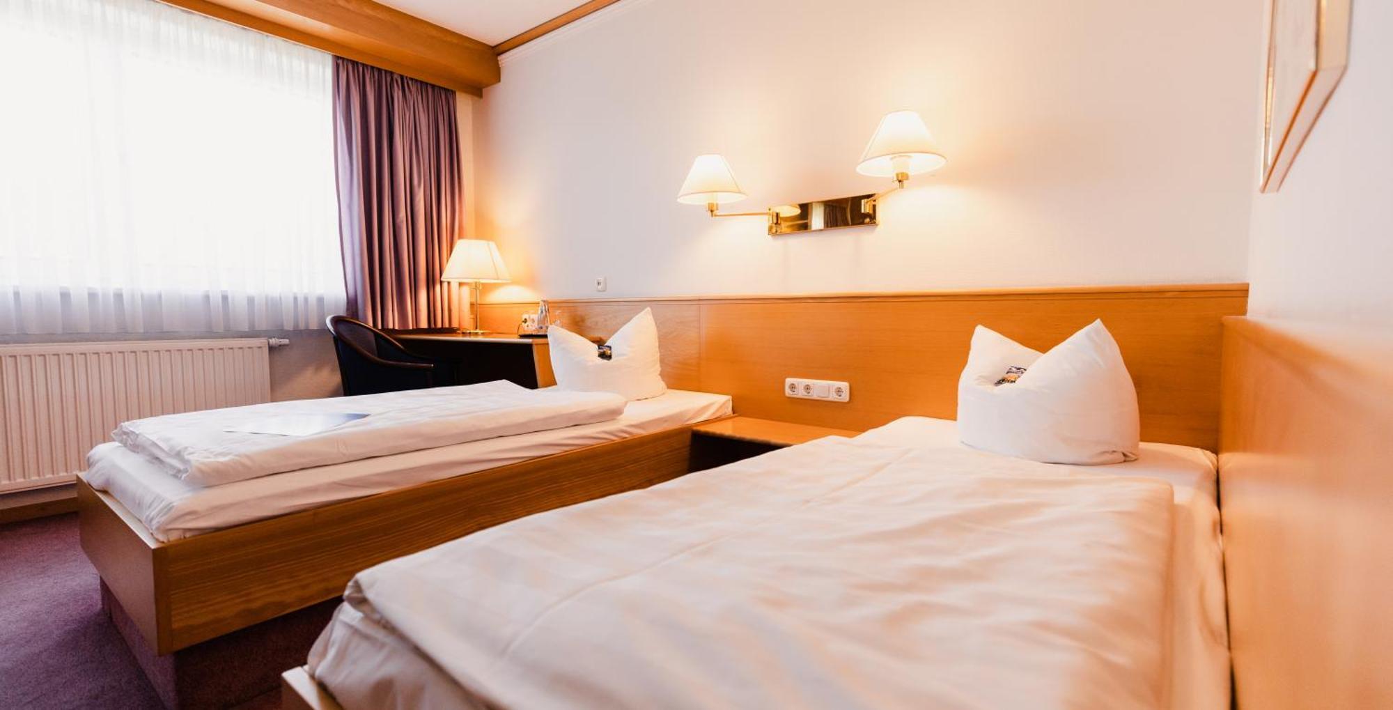 Hotel Bavaria ブレーナ エクステリア 写真