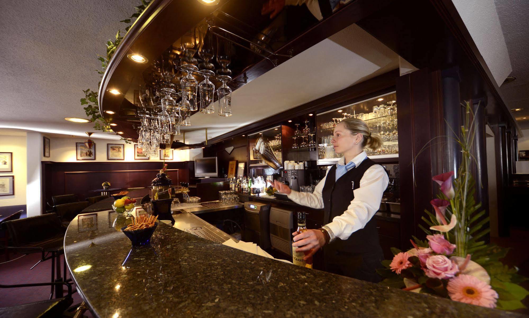 Hotel Bavaria ブレーナ エクステリア 写真