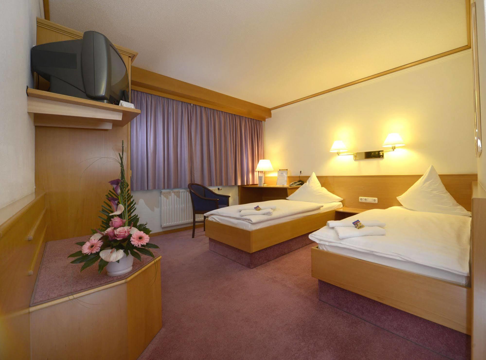 Hotel Bavaria ブレーナ エクステリア 写真