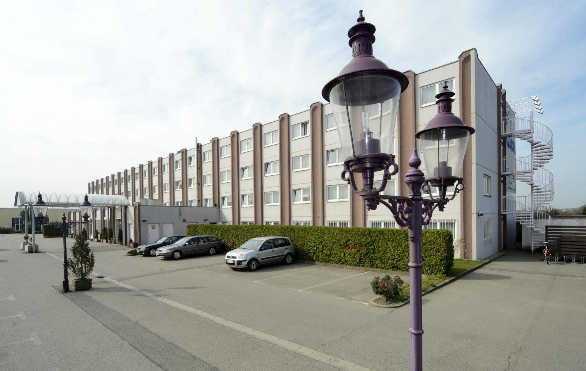 Hotel Bavaria ブレーナ エクステリア 写真